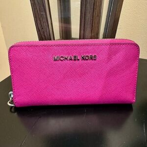 Michael Kors Jet Set Continental Wallet - Electric Pink! Great condition